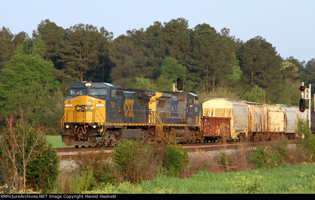 CSX 7335 leads train F707-30 past the signals early in the morning